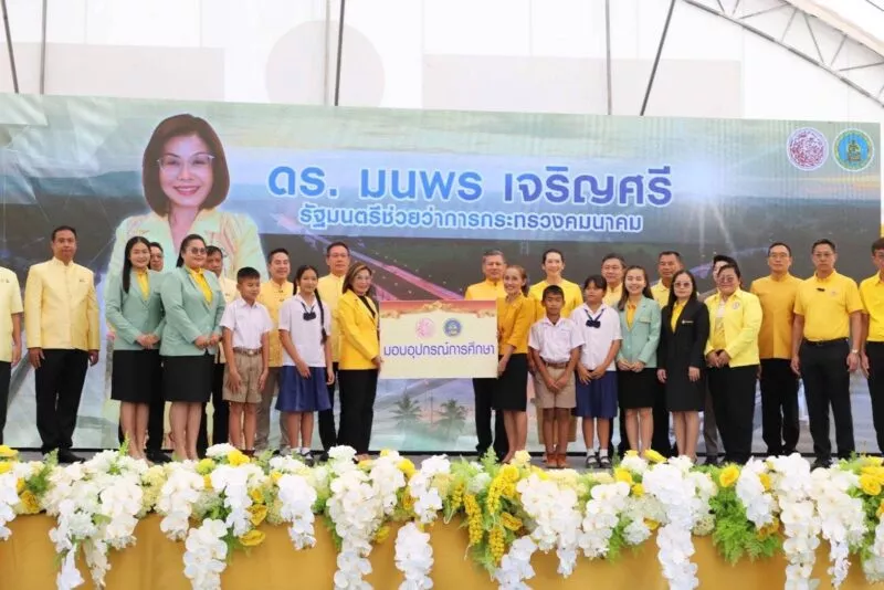 มนพร” (รมช.คมนาคม) เปิดโครงการเฉลิมพระเกียรติพระบาทสมเด็จพระเจ้าอยู่หัวพร้อมเปิดใช้ถนนทางหลวงชนบทสาย มห.3019 มุกดาหาร มอบเป็นของขวัญปีใหม่ 2568