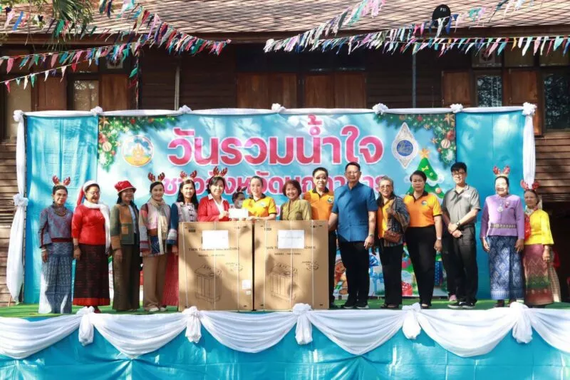 1ชมรม2สภาฯสนับสนุนวันรวมน้ำใจงานกาชาดจังหวัดมุกดาหาร